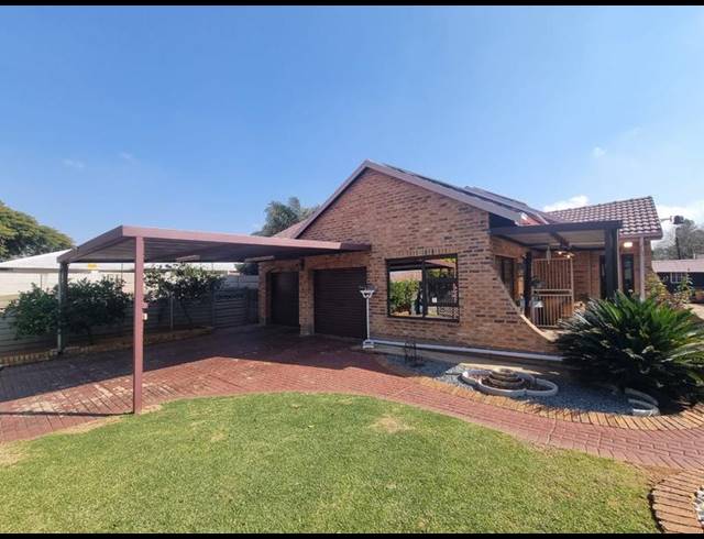 3 BEDROOM HOUSE FOR SALE IN FLORENTIA